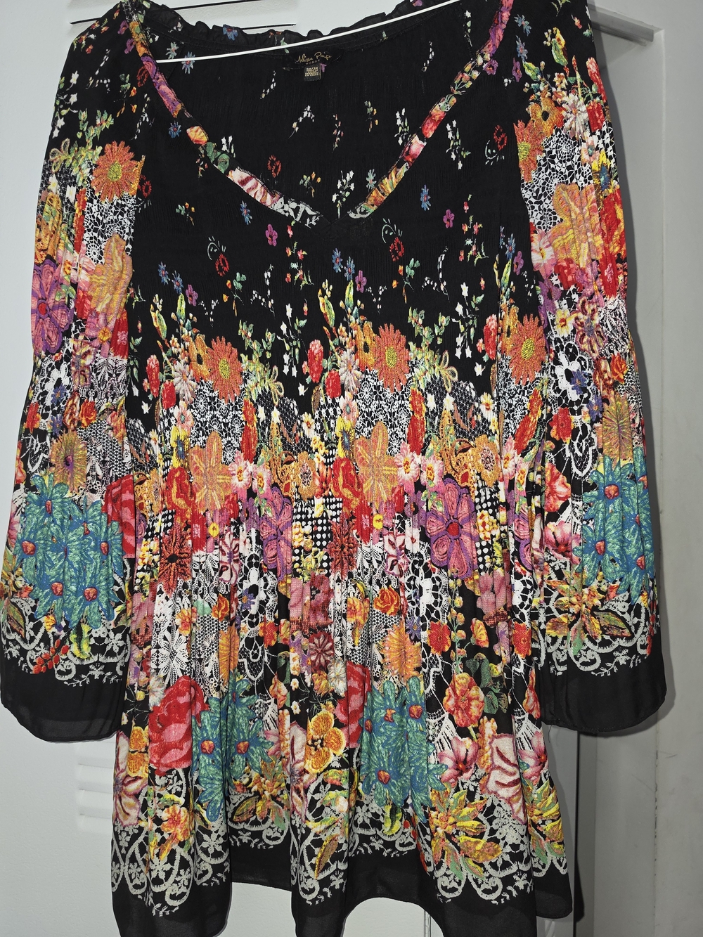 Melissa Paige Black Long-Sleeve Floral V-Neck Tunic Dress